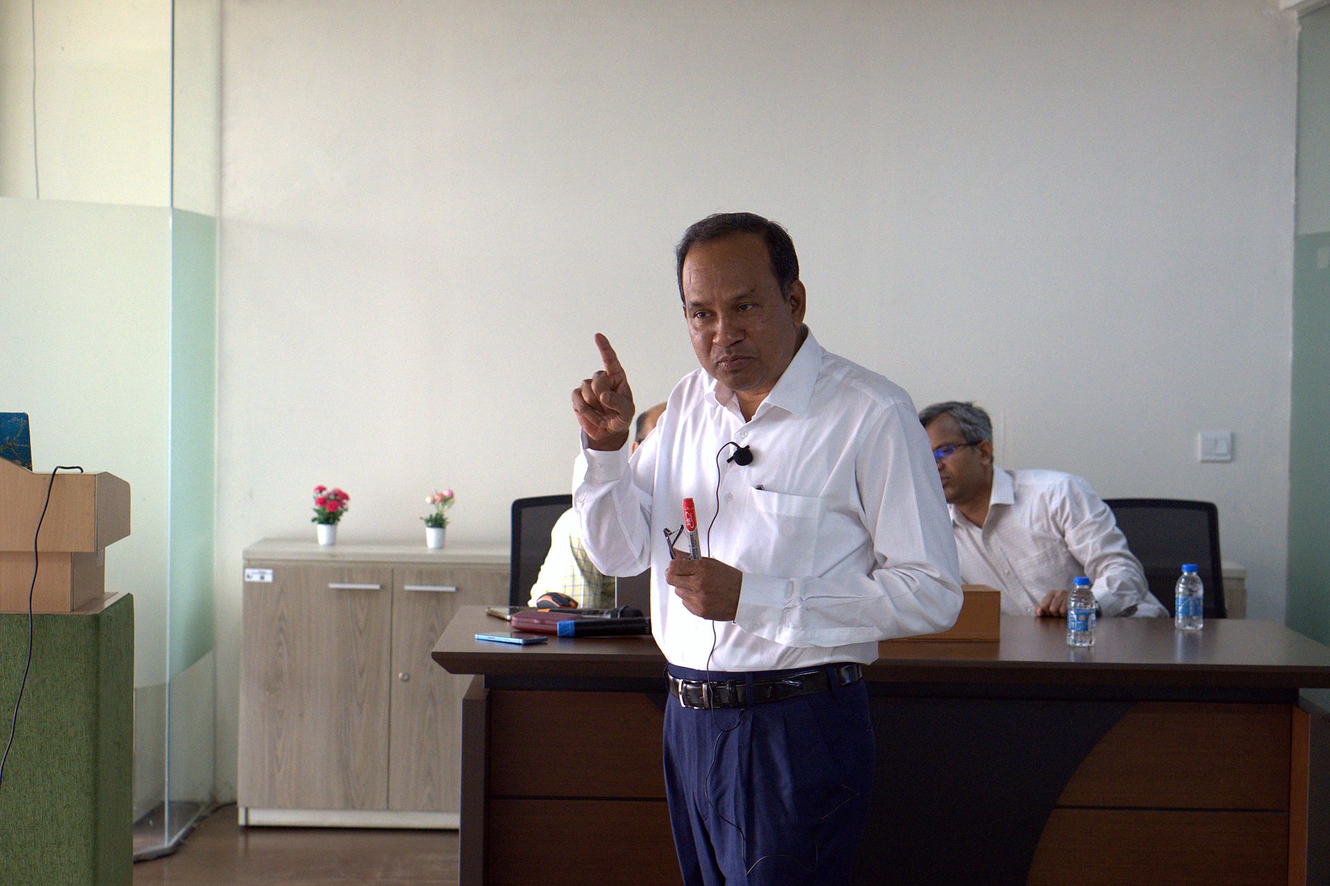 Md. Mosta Gausul Hoque addressing the cohort from the front of the room