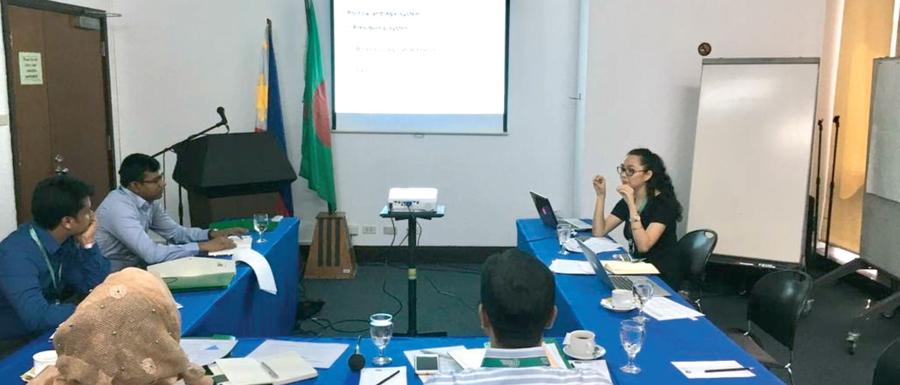 Class session on Information and Communication Technology, and Outsourcing at Inno-Change International Consultants in The Philippines
