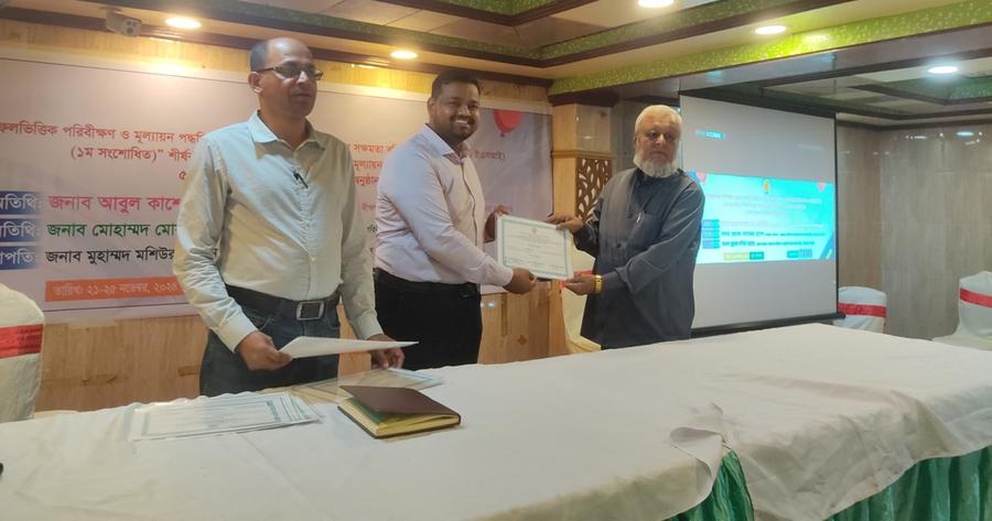 A participant receiving his certificate of completion