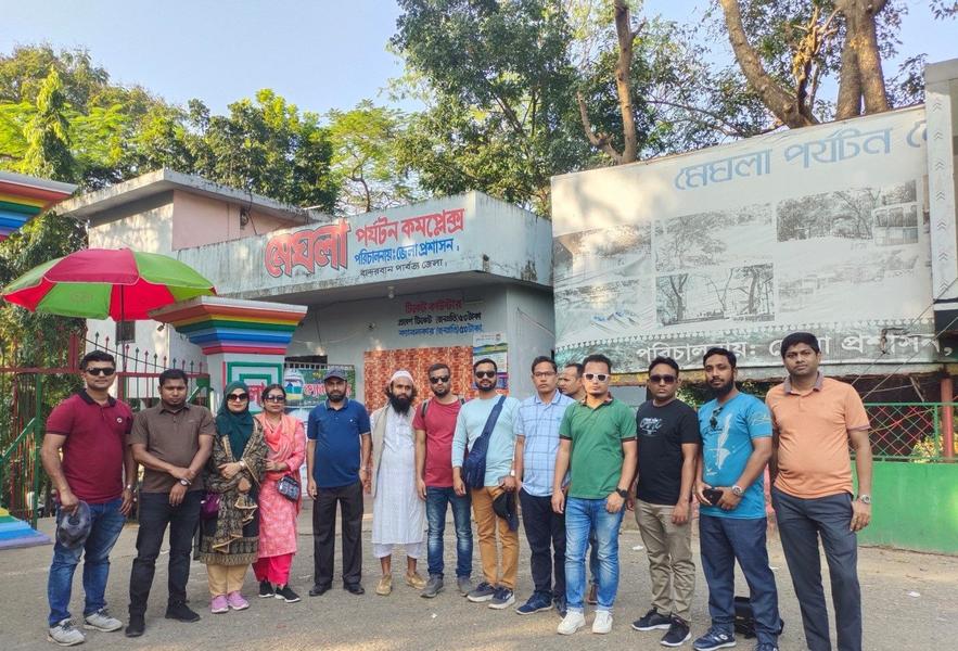 Participants on an educational visit to the Meghla Parjatan Complex in Bandarban
