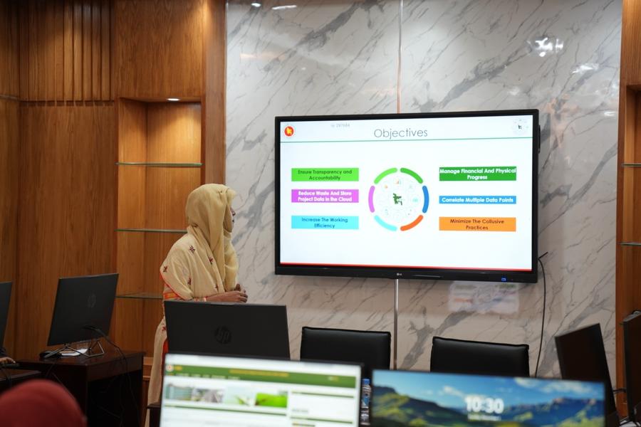 A trainer leads a session on the e-PMIS application