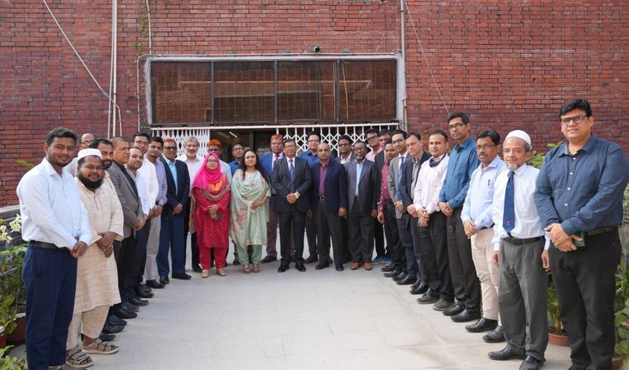 Group photo of the 11th batch of participants