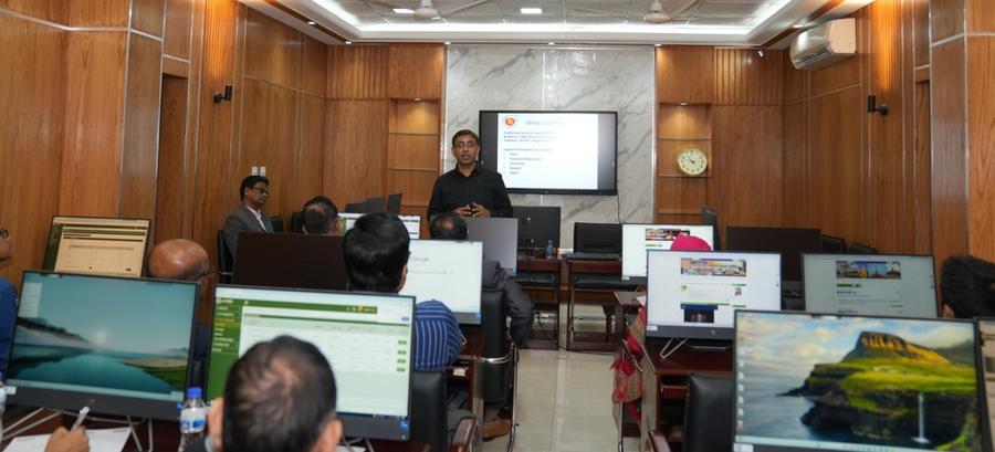 An academic session on project management in progress