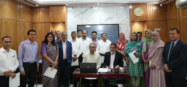 Group photo of the 21st batch of participants