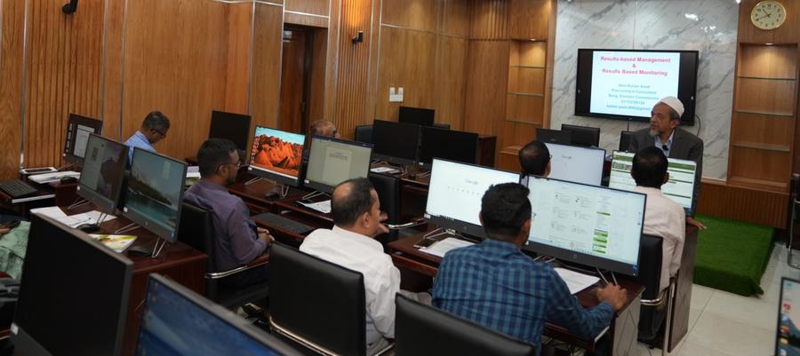 An expert trainer leads a session on RBME