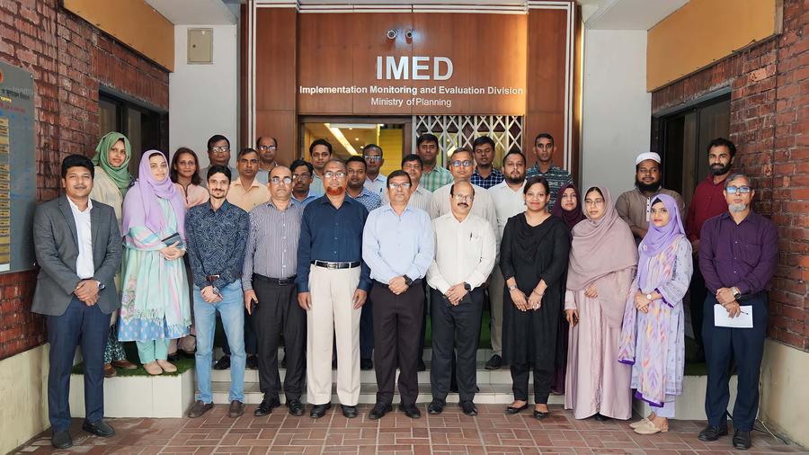 Group picture of the 6th batch of participants