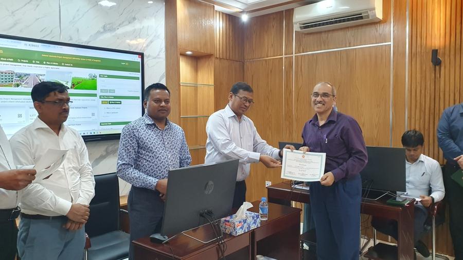 A participant receiving a certificate from the Secretary of IMED