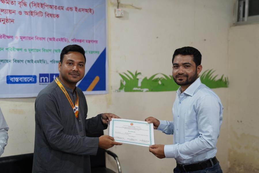 A participant receiving his certificate of completion