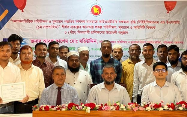 Group photo of the IMED training participants in Satkhira