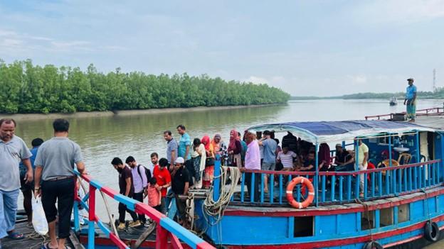 Participants on an educational visit to the Sundarbans