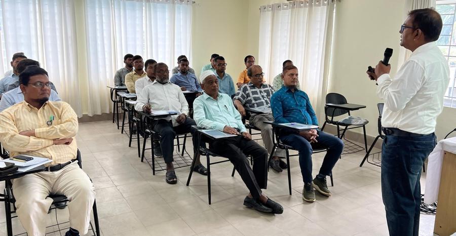 Participants engaged in an interactive academic session on project evaluation