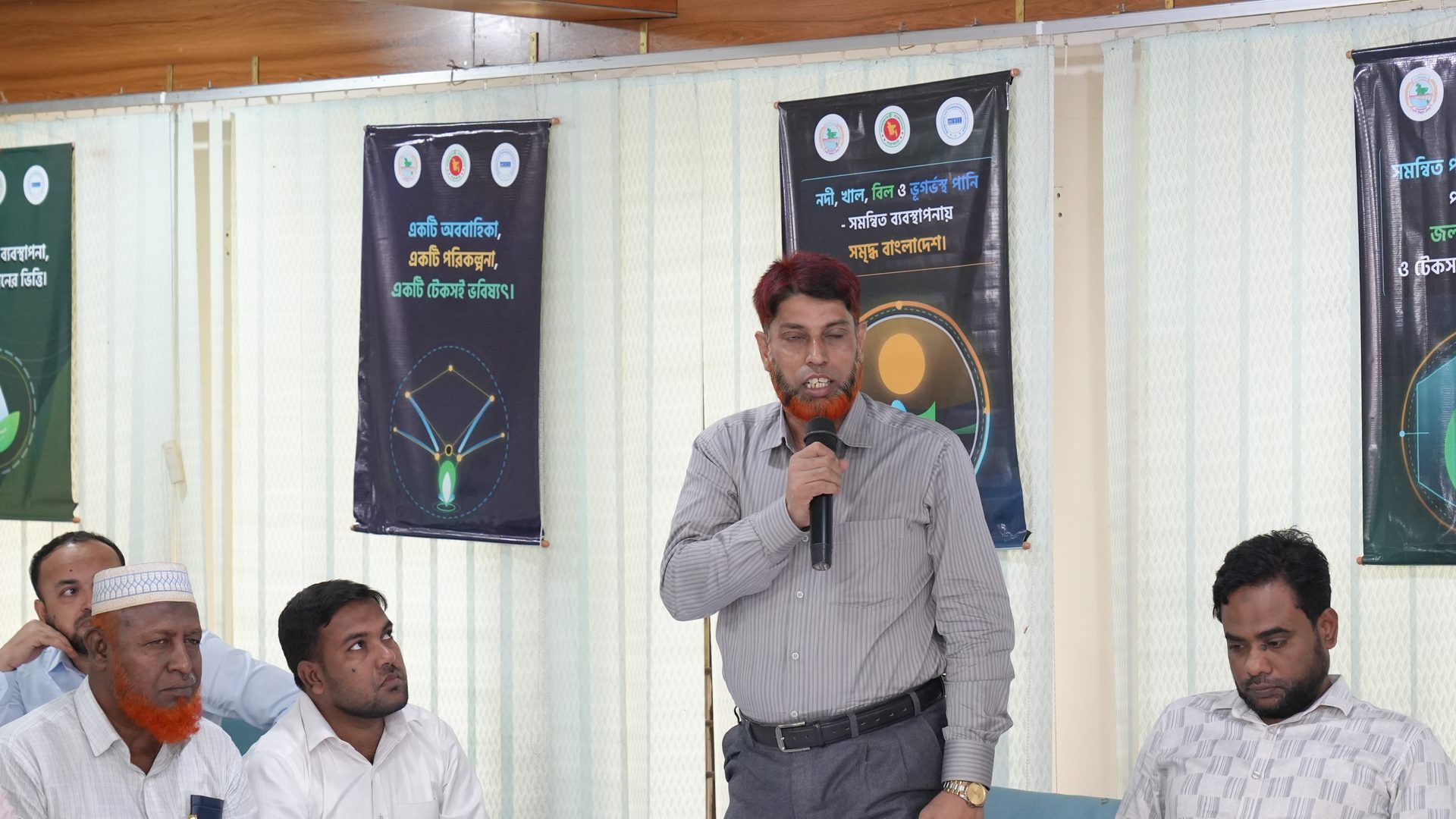 Participant sharing feedback at the closing session