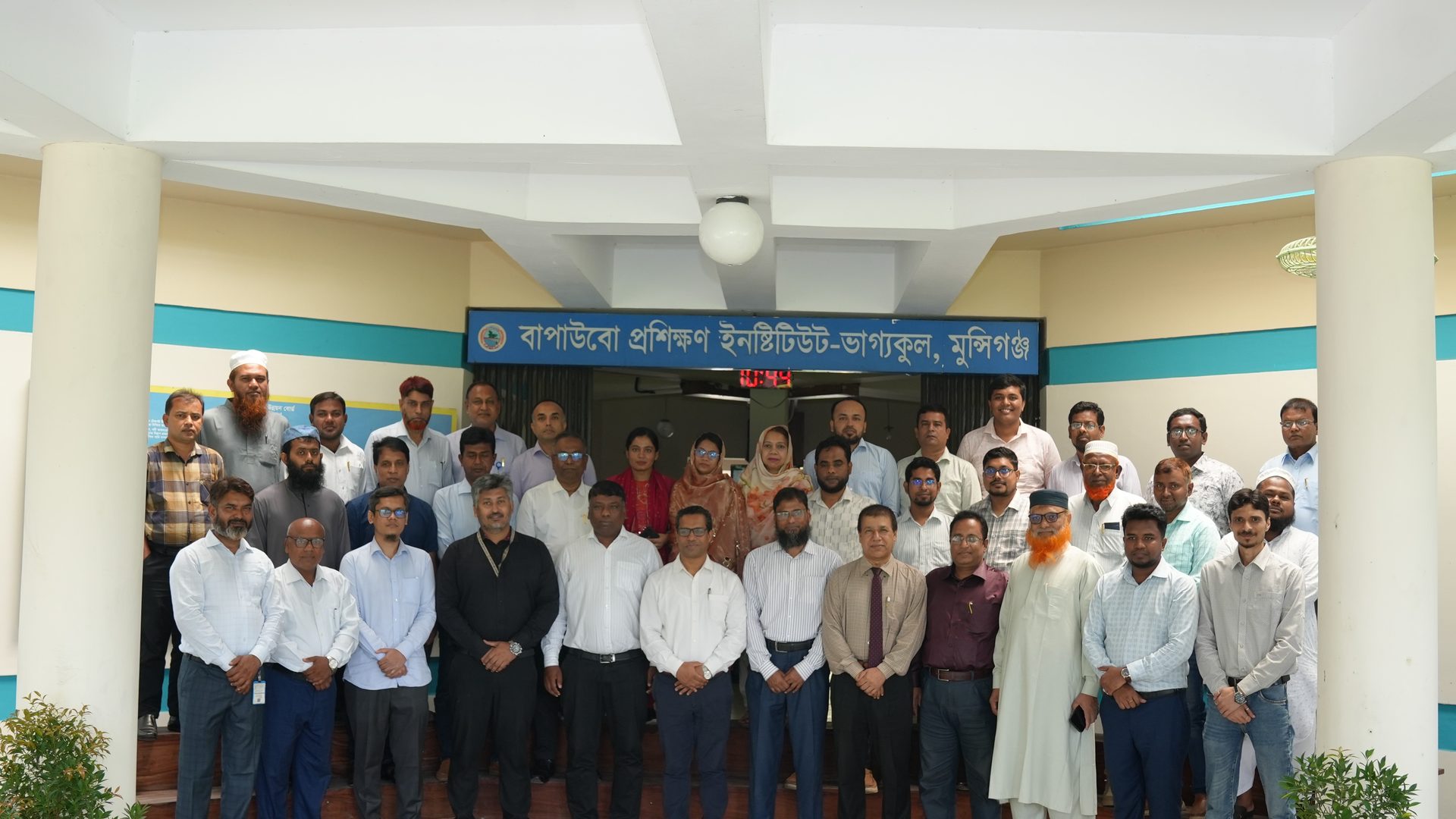 Group photograph of 25 BWDB officials, resource persons and MTI Ltd. representatives in front of the BWDB Training Institute, Bhagyakul, Munshiganj