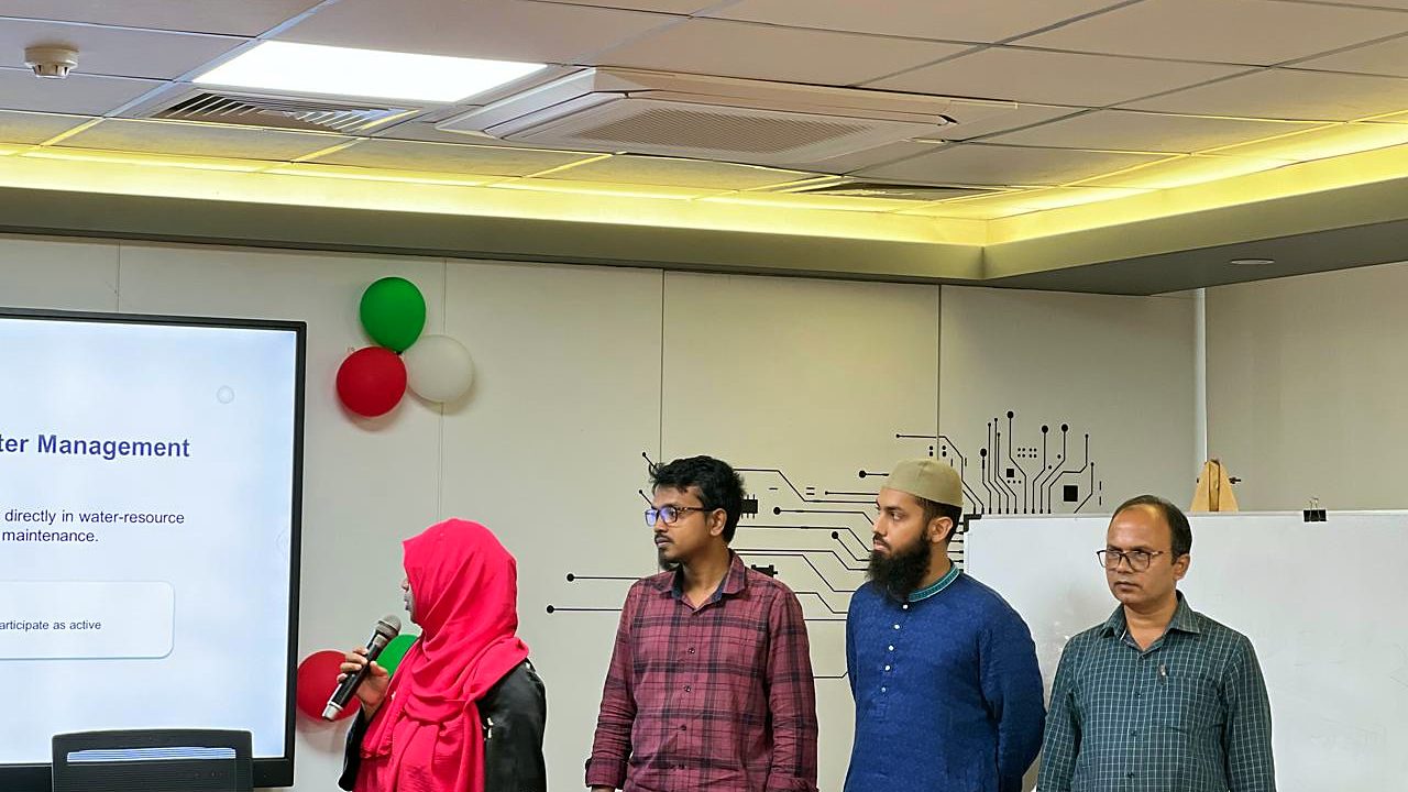 Participant group presenting on water management