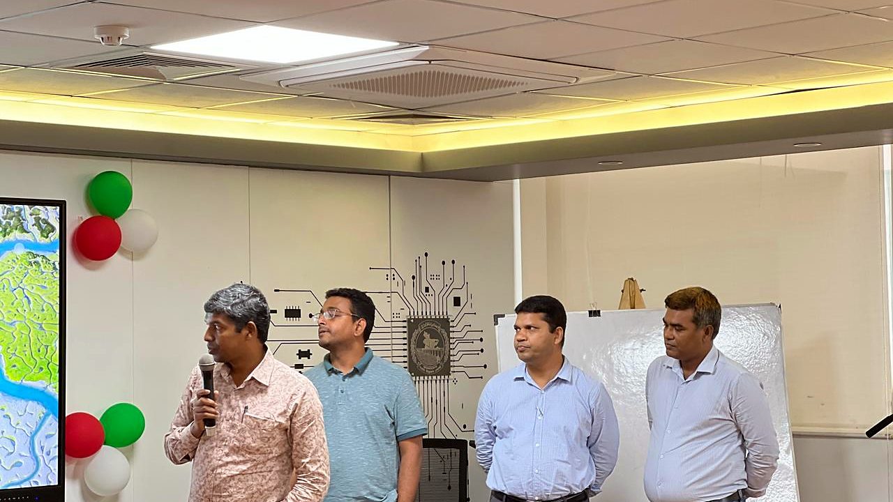 Participant group in front of the lab screen