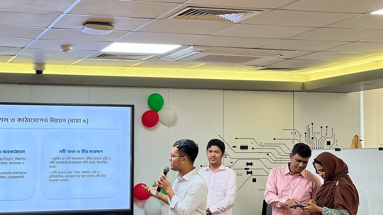 Participant group presenting a Bangla slide