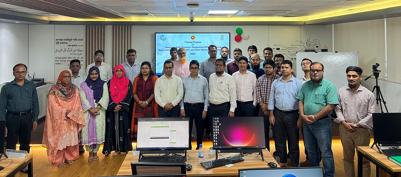 Group photograph of 25 BWDB officials at the second IWRM training, Central ICT Lab, Pani Bhaban, Dhaka