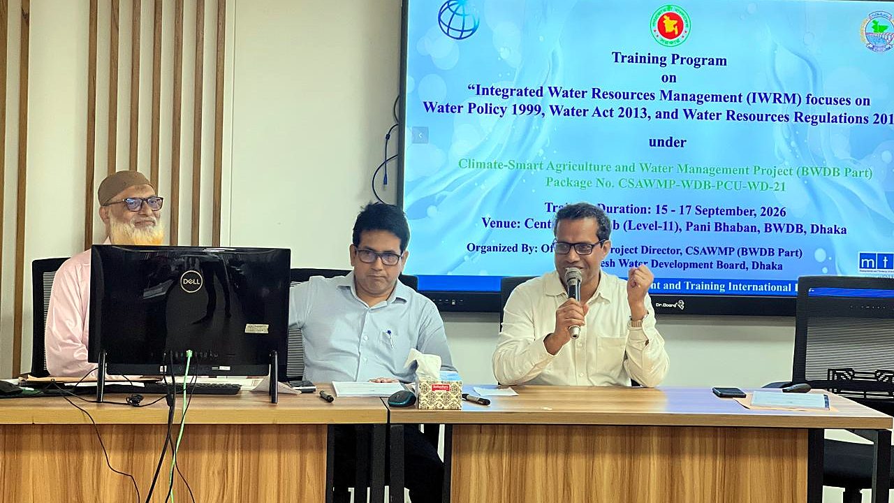 Opening session at the dais under the IWRM training banner