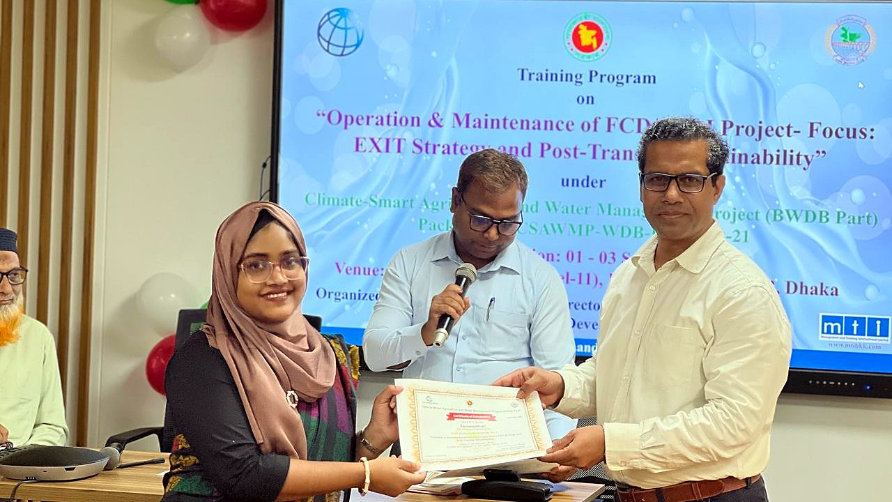Certificate presentation to a participant
