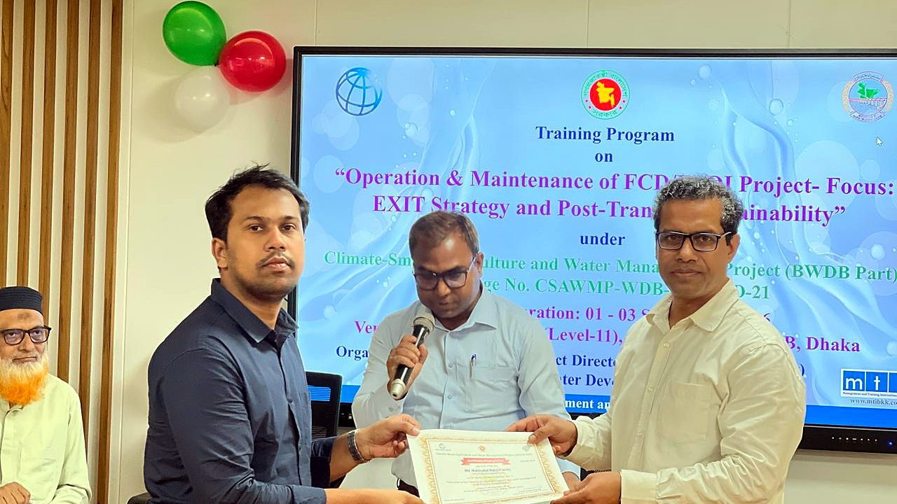 Certificate presentation to a participant