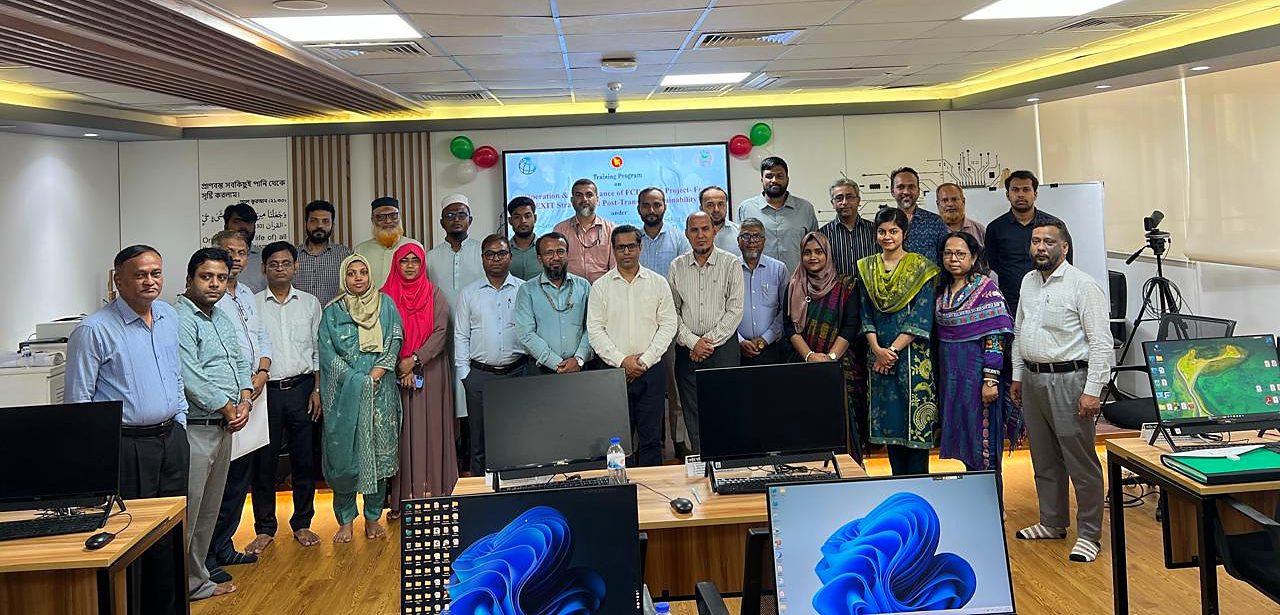 Group photograph of 25 BWDB officials and course management at the O&M of FCD/FCDI Projects training, Central ICT Lab, Pani Bhaban, Dhaka