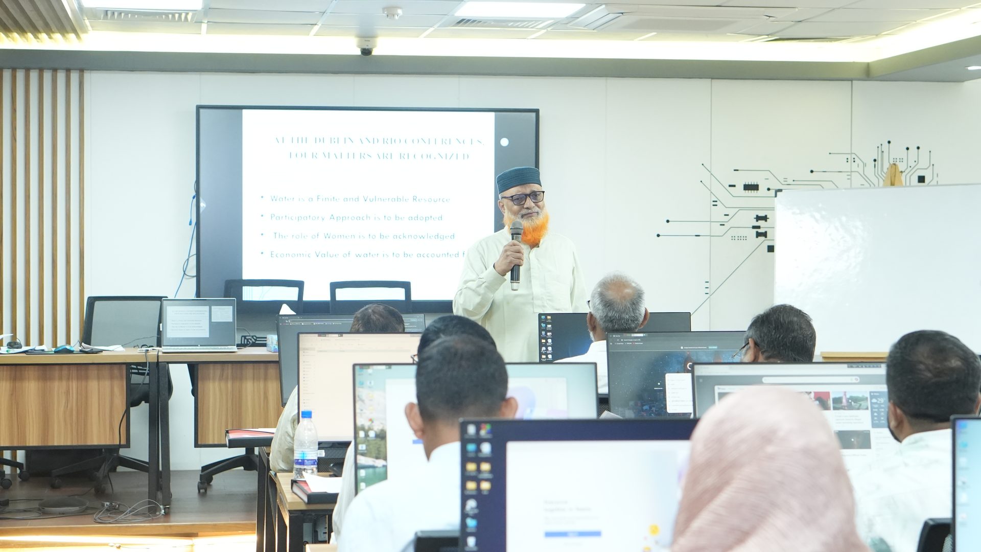 Participants following a presentation during the PWMR 2014 training