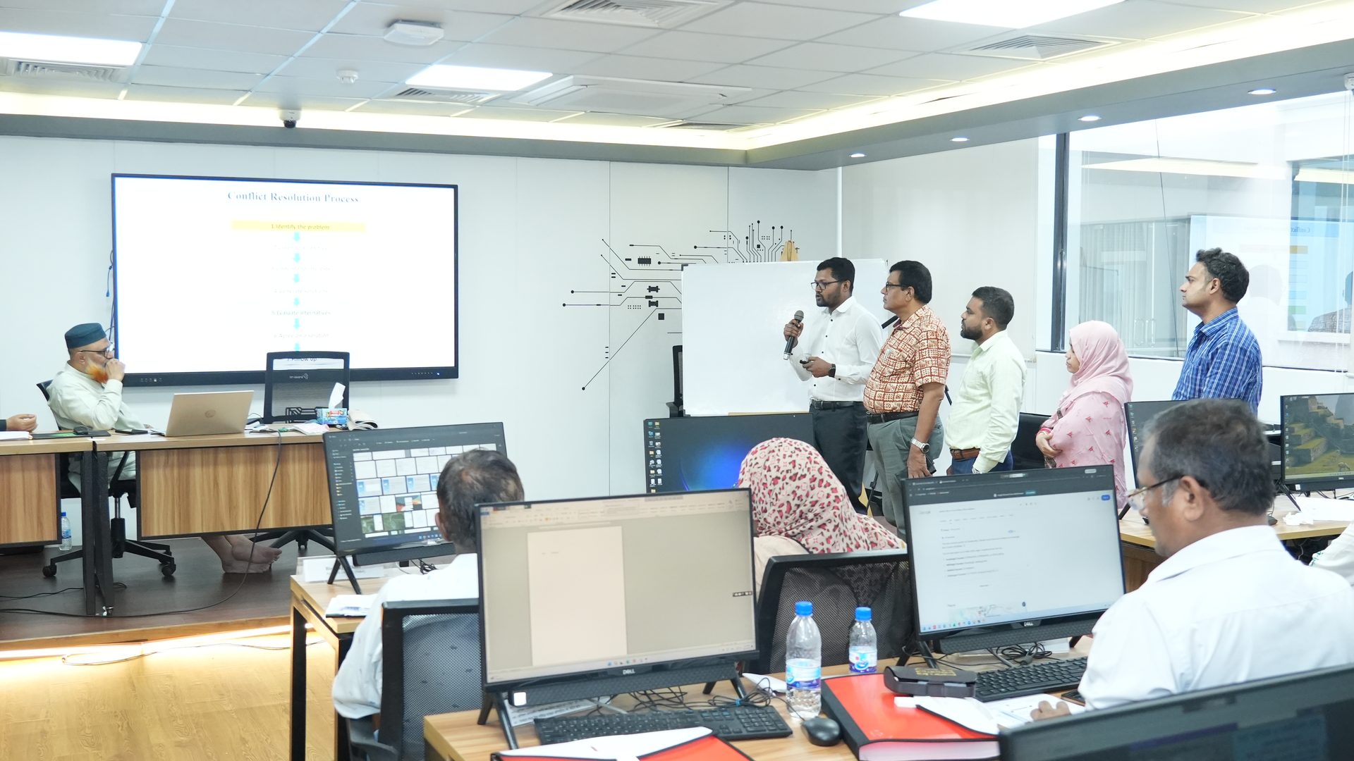 A participant group presenting the conflict resolution process during the course review