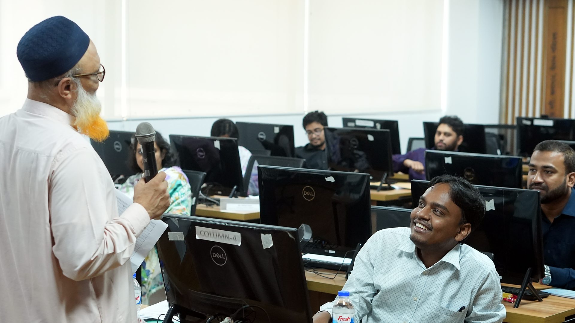 Speaker addressing a participant at his workstation