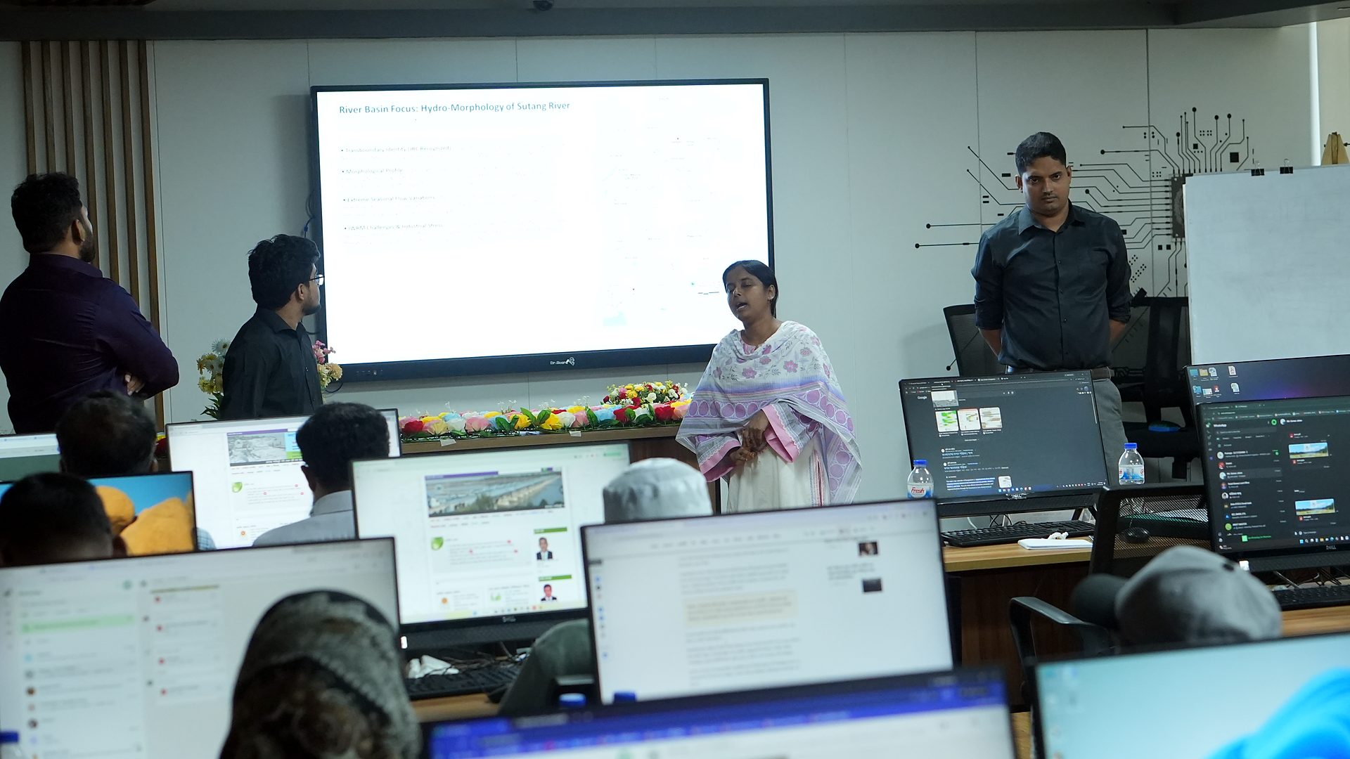 Team presenting during the course review