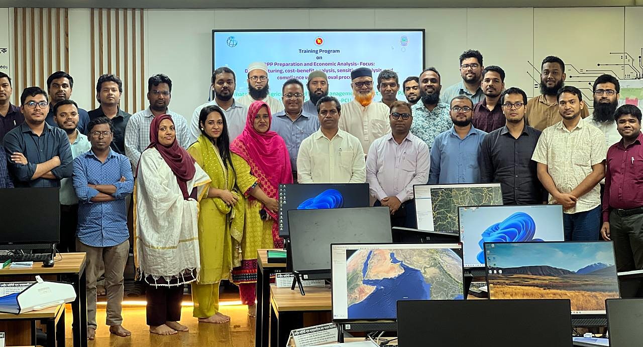 Group photograph of 25 BWDB officials at the second DPP Preparation and Economic Analysis training, Central ICT Lab, Pani Bhaban, Dhaka