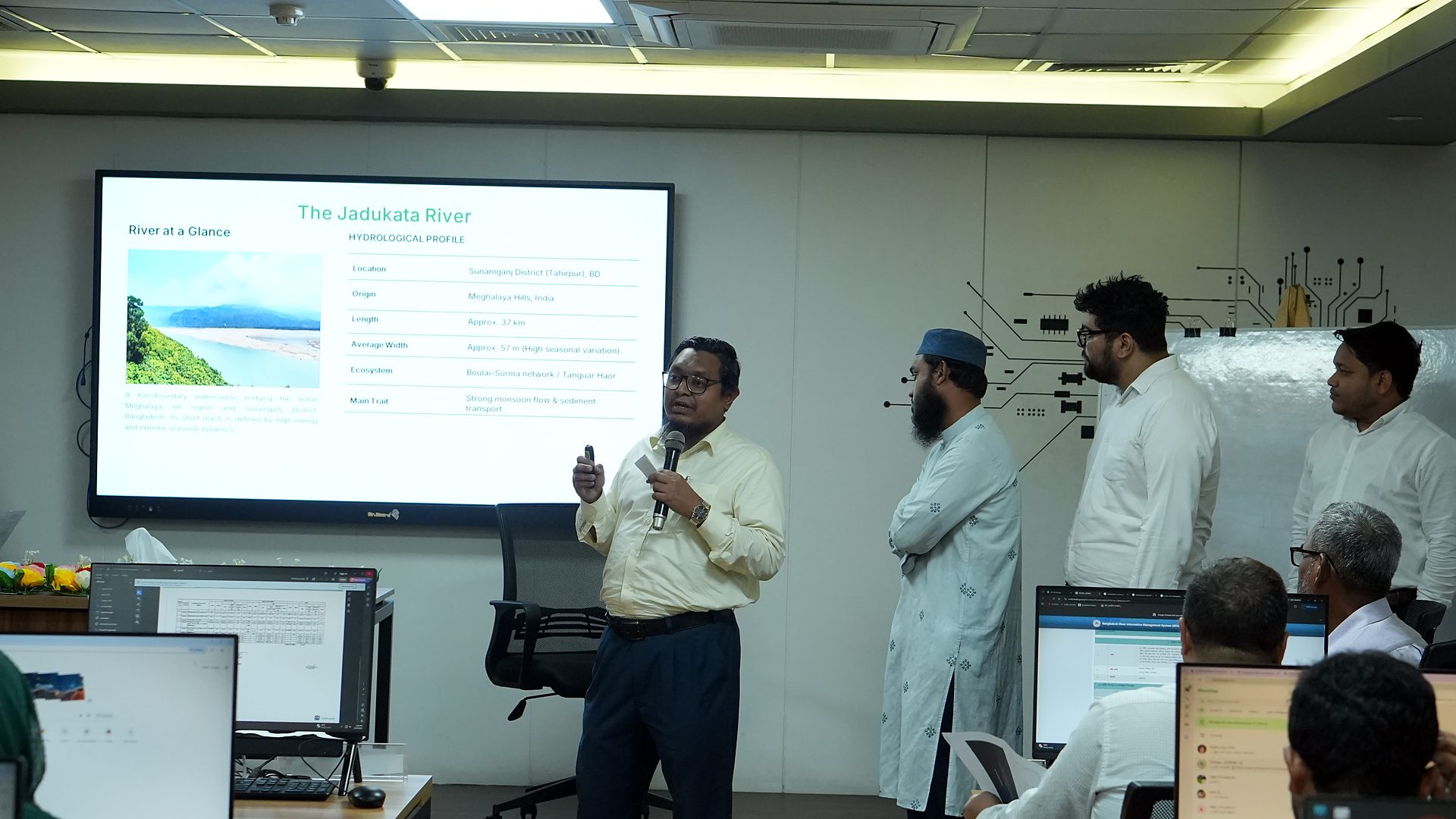Team presenting the Jadukata River profile