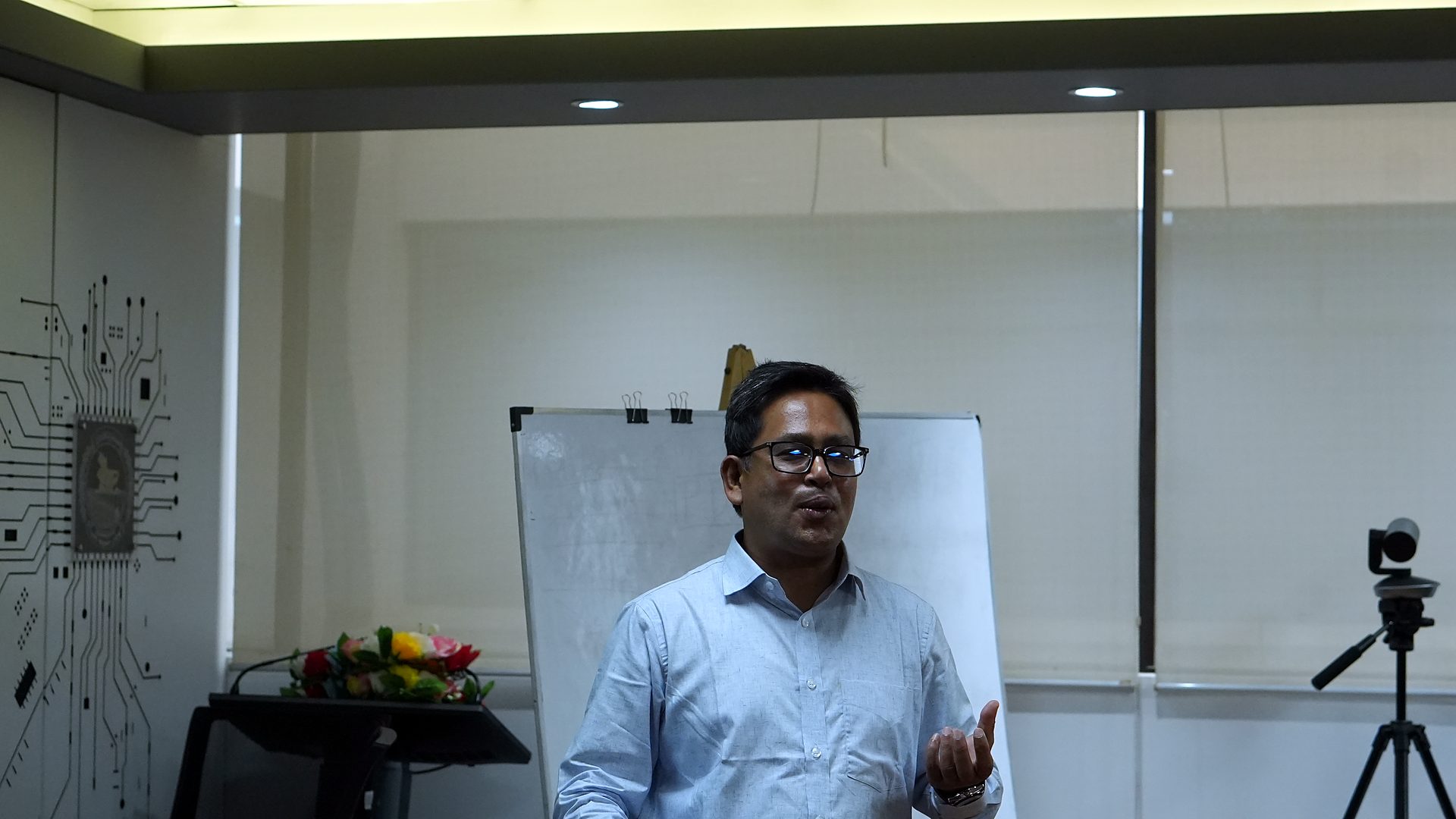 Resource person speaking beside a whiteboard during the project lifecycle session