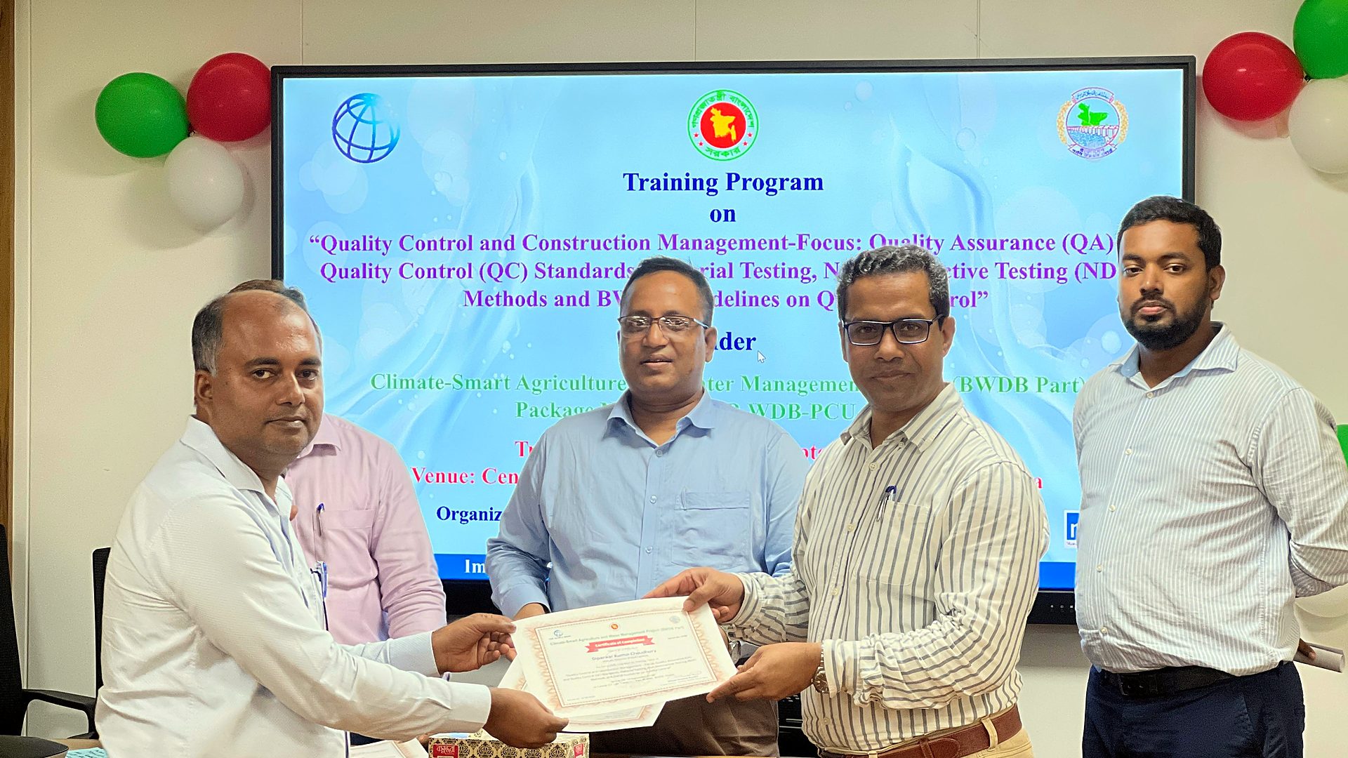 Certificate handover to a participant at the closing ceremony