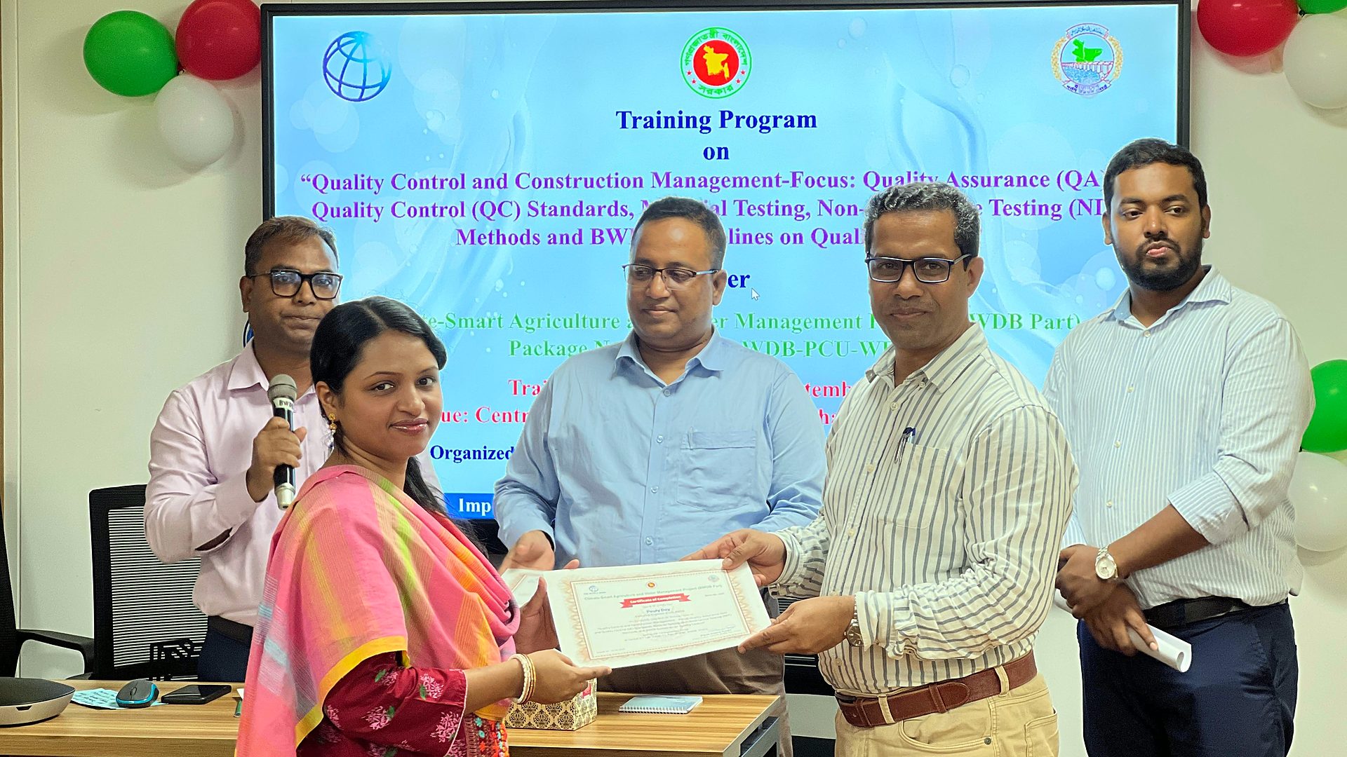 Participant receiving the Quality Control and Construction Management certificate
