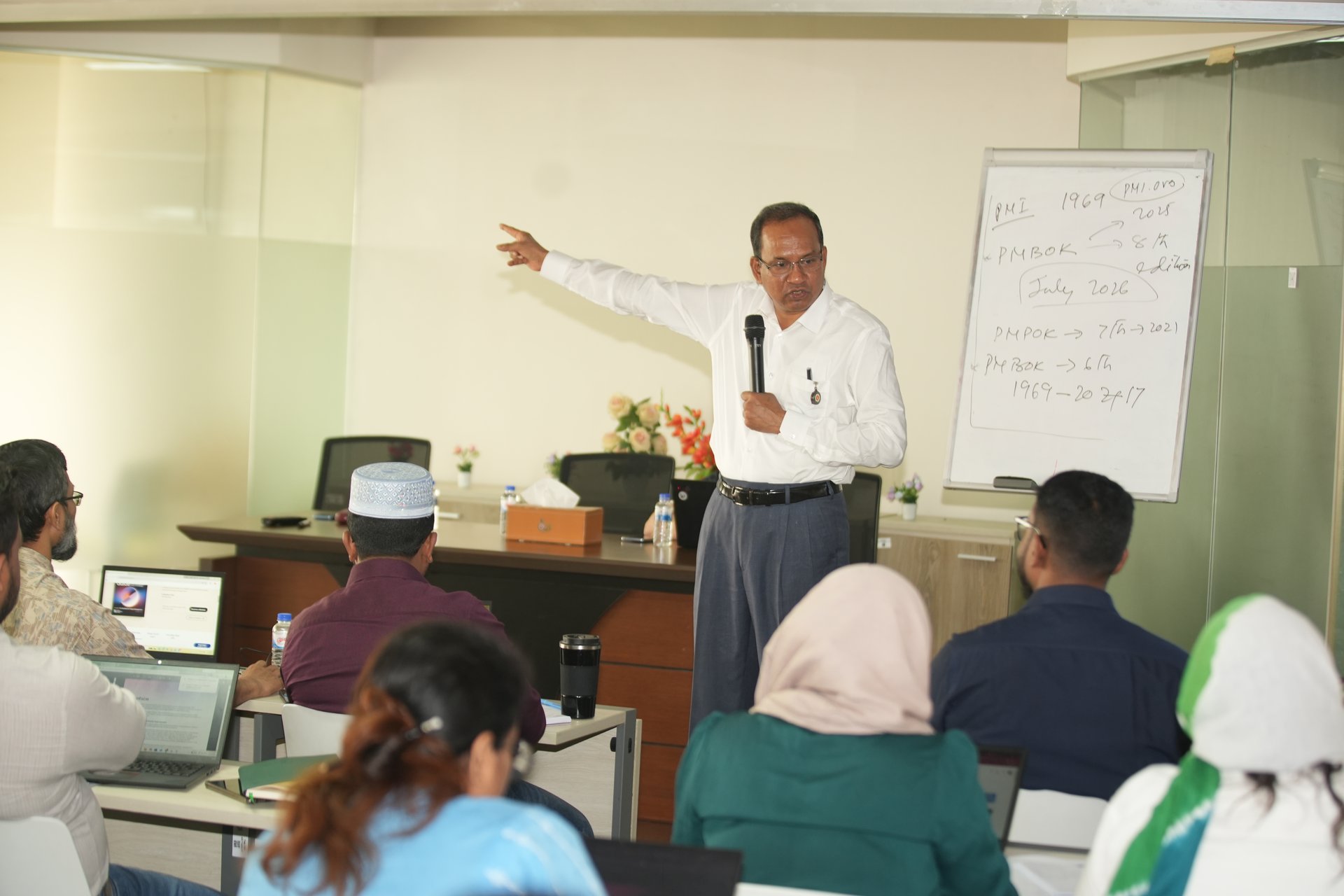 Trainer Md. Mosta Gausul Hoque, PMP, delivering the opening lecture