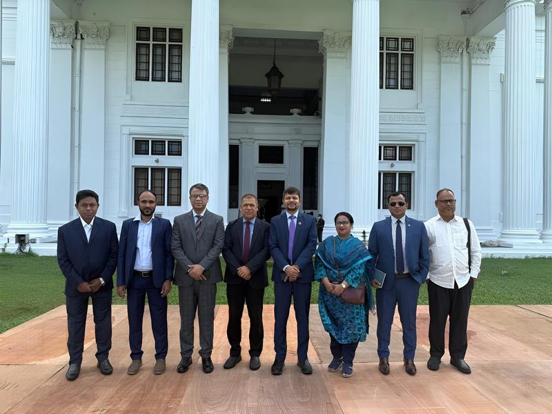 Group photo with the High Commissioner of Bangladesh in Sri Lanka